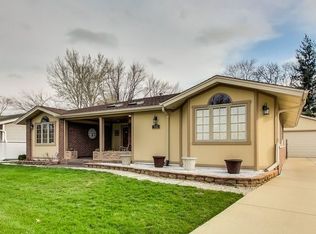 510 Ridgewood Rd, Elk Grove Village, IL 60007