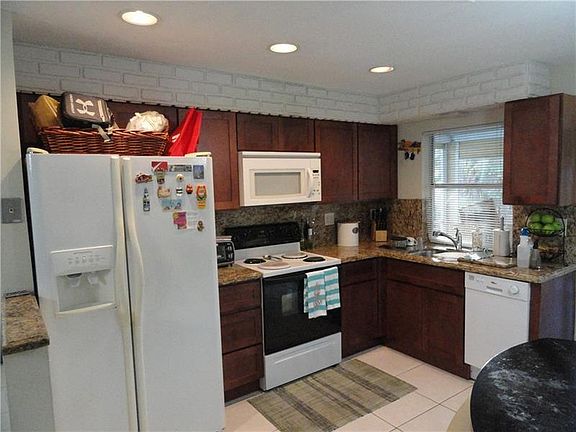 5th image of 8109 NW 96th Ave
