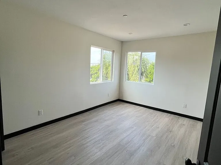 2645 1/2 W Via Corona — Photo 24