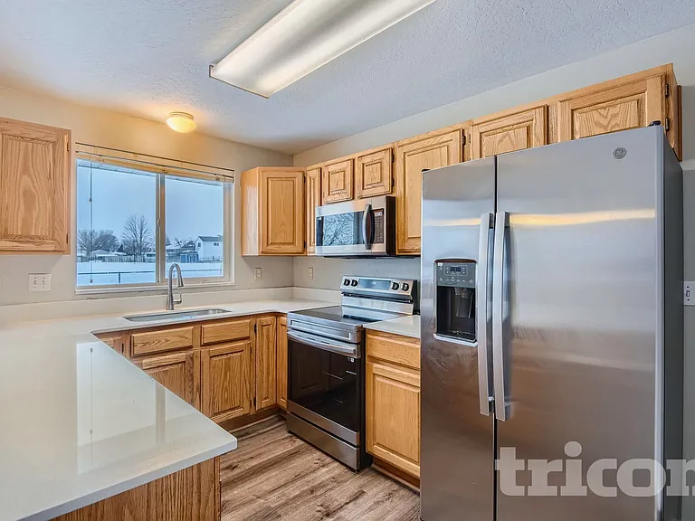 725 N 1010 W — Photo 15