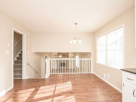 2nd image of 4032 Cumberland Dr