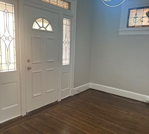 5th image of 2707 Roslyn Ave