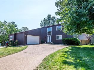 1640 Country Hill Ln, Ballwin, MO