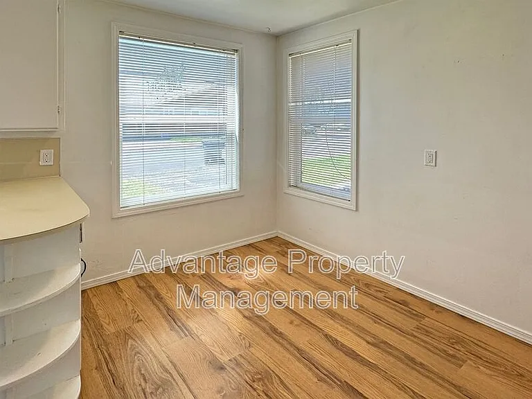 2353 NW Fillmore Ave — Photo 8