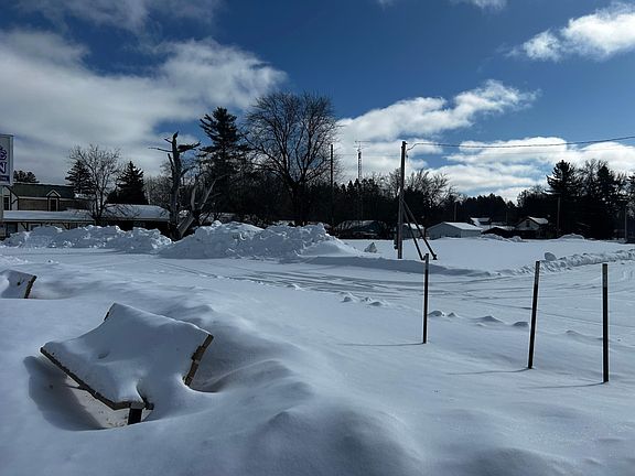 5th image of 1785 Superior St