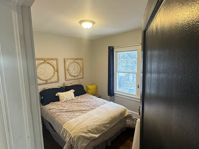1548 Winton Ave — Photo 10