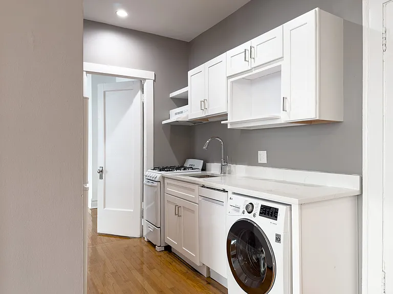 441 W Melrose St #B3 — Photo 2