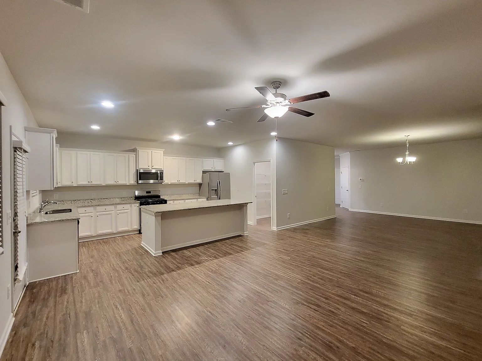 4 bed, 2.5 bath, 2250 sqft, $2,150 — Photo 4