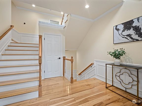 3rd image of 1600 Pineview Drive NW