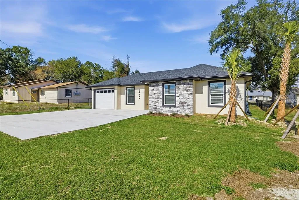 3 bed, 2.0 bath, 1064 sqft, $1,700 — Photo 3