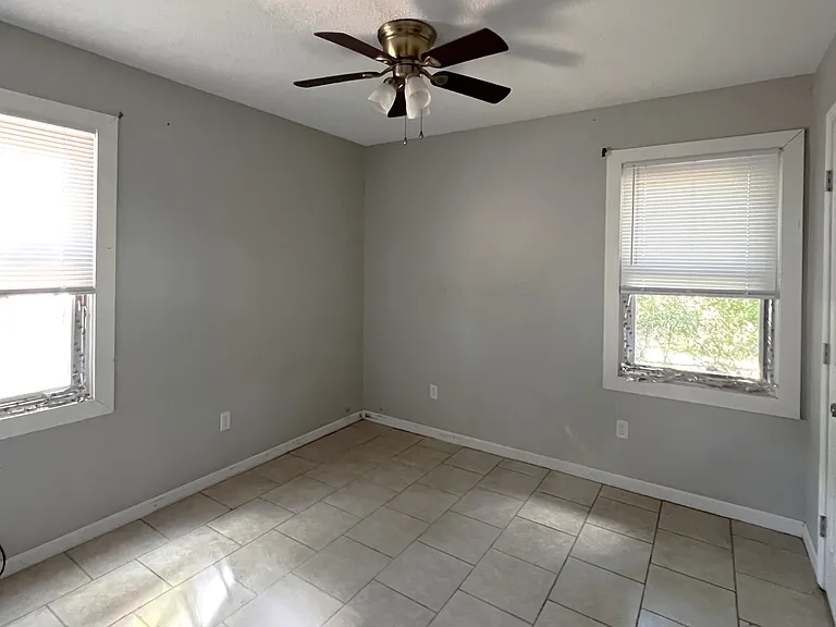 1112 Westwood Dr — Photo 9