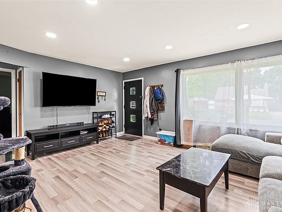 4th image of 2724 Wehrly Ave