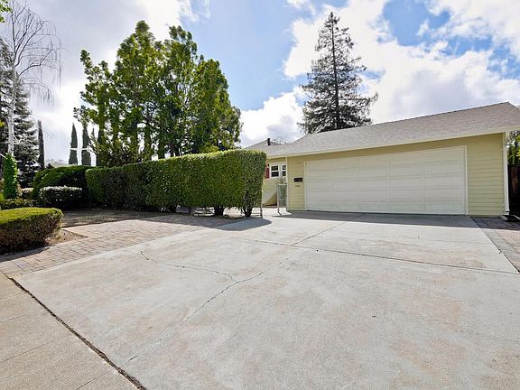 2nd image of 1549 Meadowlark Ln