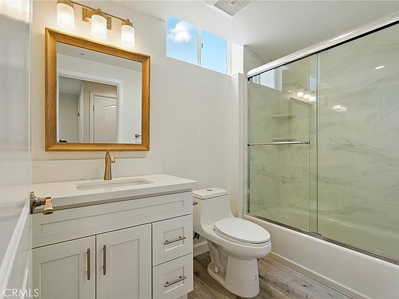 4th image of 11302 Morrison St #302