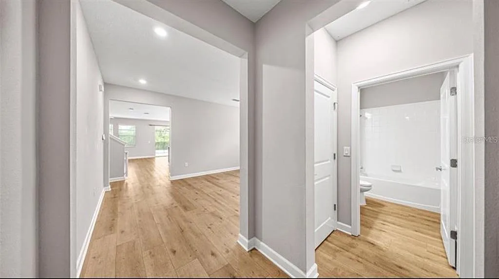5 bed, 3.0 bath, 3295 sqft, $5,300 — Photo 3