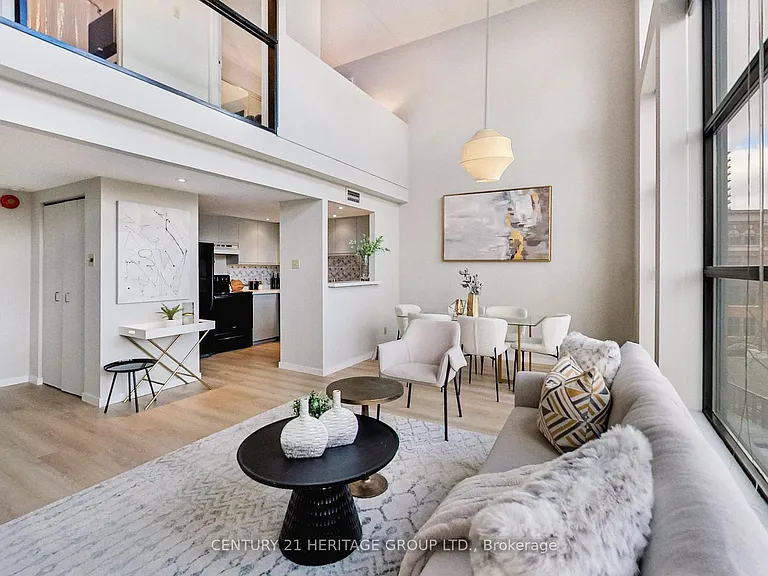 393 King St E #404 — Photo 5