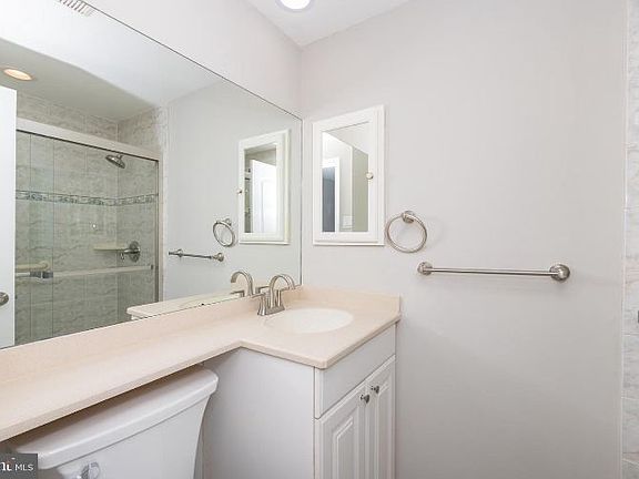 2nd image of 10761 Jeanes St