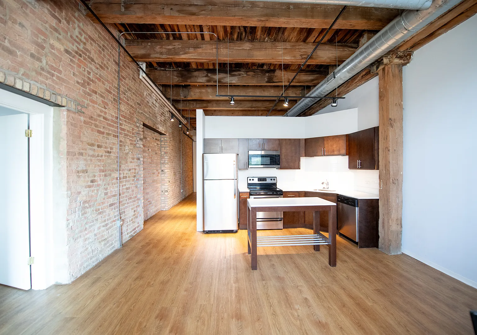2 bed, 1100 sqft, $2,600 — Photo 2