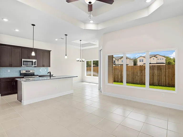 405 Park Cir — Photo 16