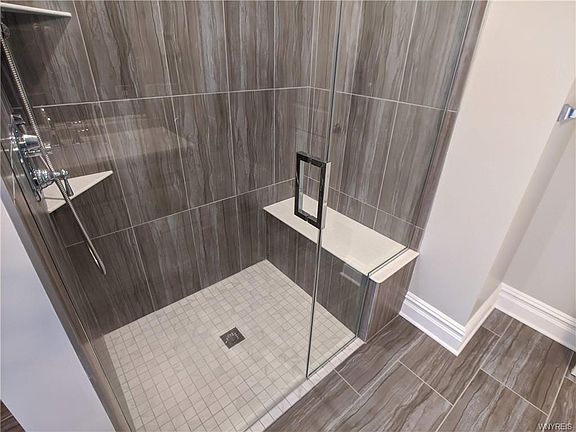 4th image of 44 Deerview Dr