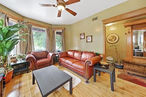 1st image of 1001 N Sacramento Ave #1