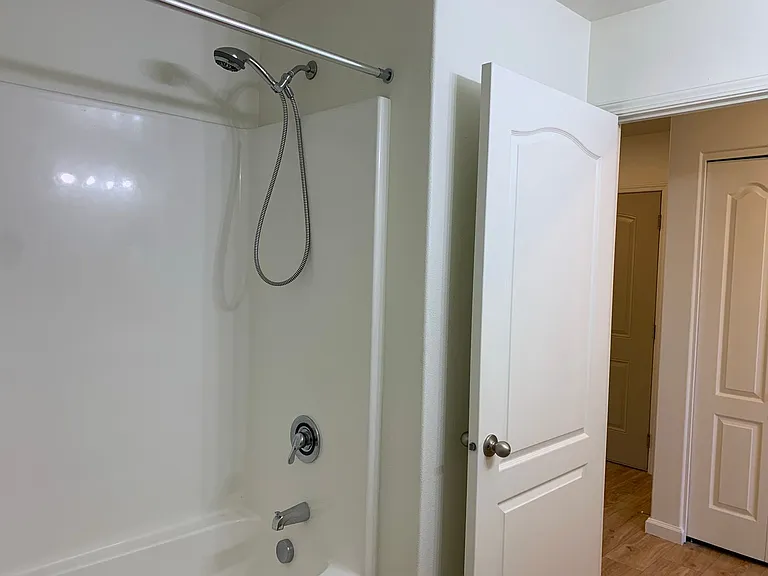 Falcon Ridge Apartments — Photo 14