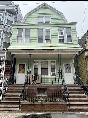 98 Andrew St N #3 — Photo 1