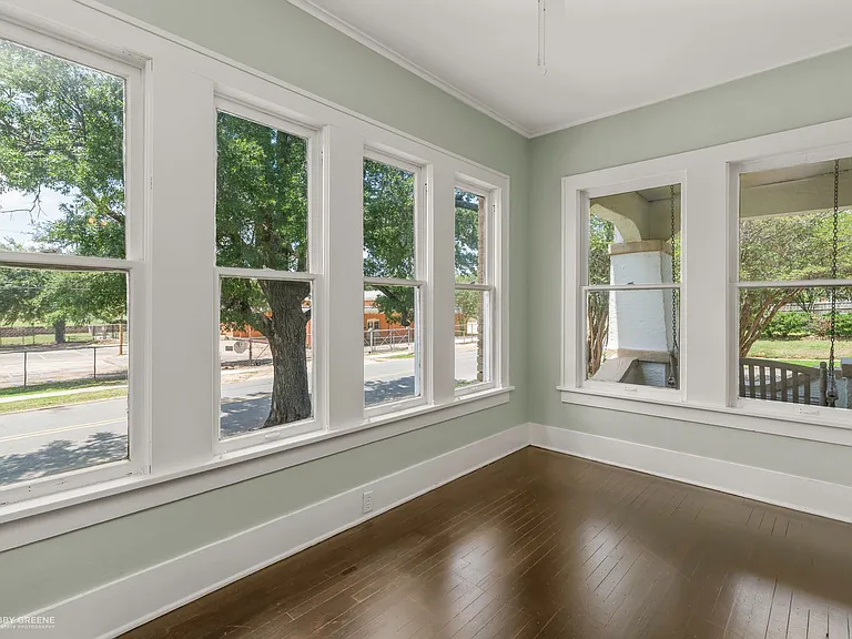 561 Forest Ave — Photo 7