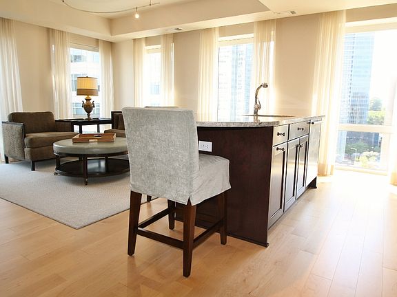 4th image of 1111 19th St N APT 1506