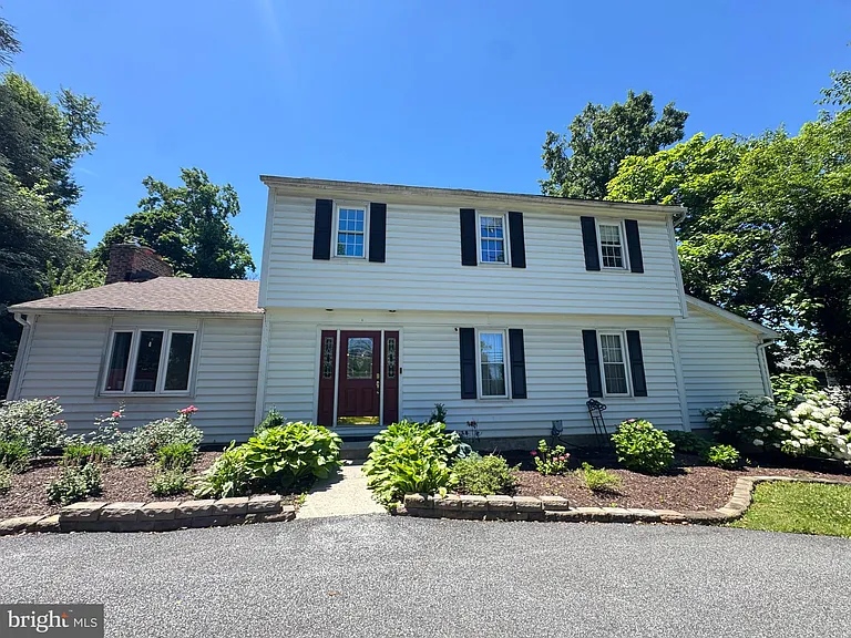 317 W Seminary Ave — Photo 4