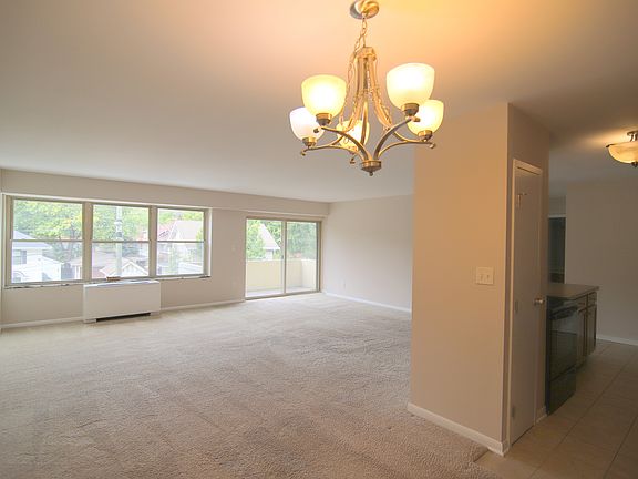 3rd image of 25 E 40th St APT 3E