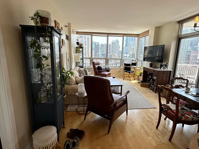 330 W Grand Ave #1701 — Photo 1