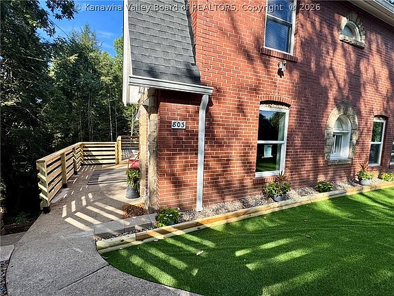 4th image of 803 Laurel Rd