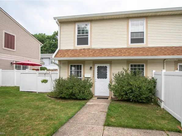 20396 Williamsburg Ct #204D, Middleburg Heights, OH 44130