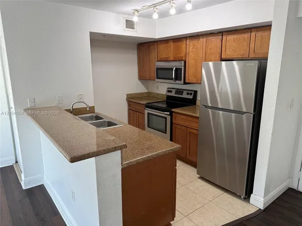 219 NW 12th Ave APT 705, Miami, FL 33128