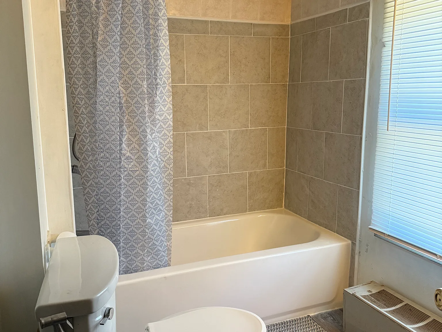 3 bed, 1.5 bath, 820 sqft, $995 — Photo 4