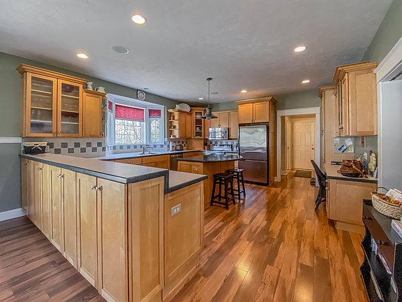 3rd image of 2984 Brookwind Dr