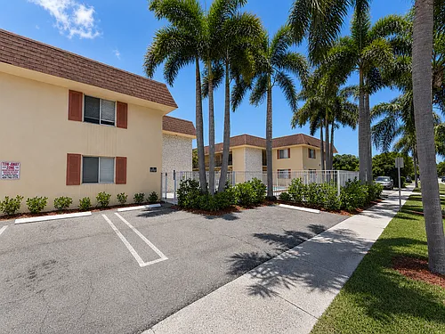 515 S Sequoia Dr Photo 1
