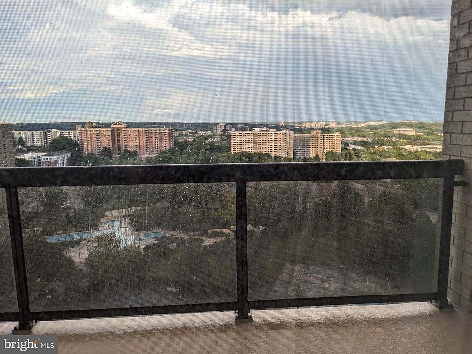 1st image of 307 Yoakum Pkwy APT 1715