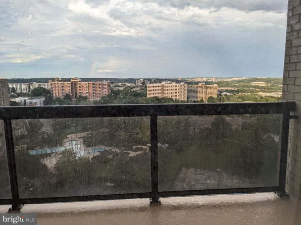307 Yoakum Pkwy APT 1715, Alexandria, VA 22304