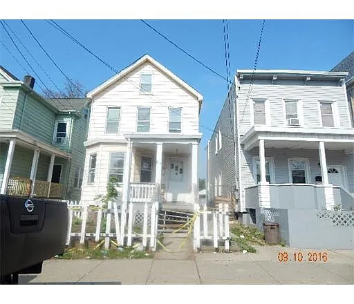 217 1st St photo 1