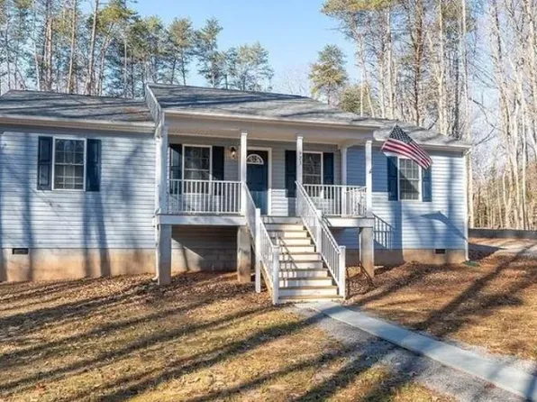 923 Anna Coves Blvd, Mineral, VA 23117