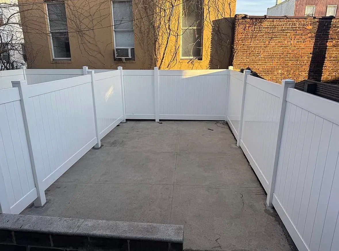 Building Photo - 1668 George St #1L