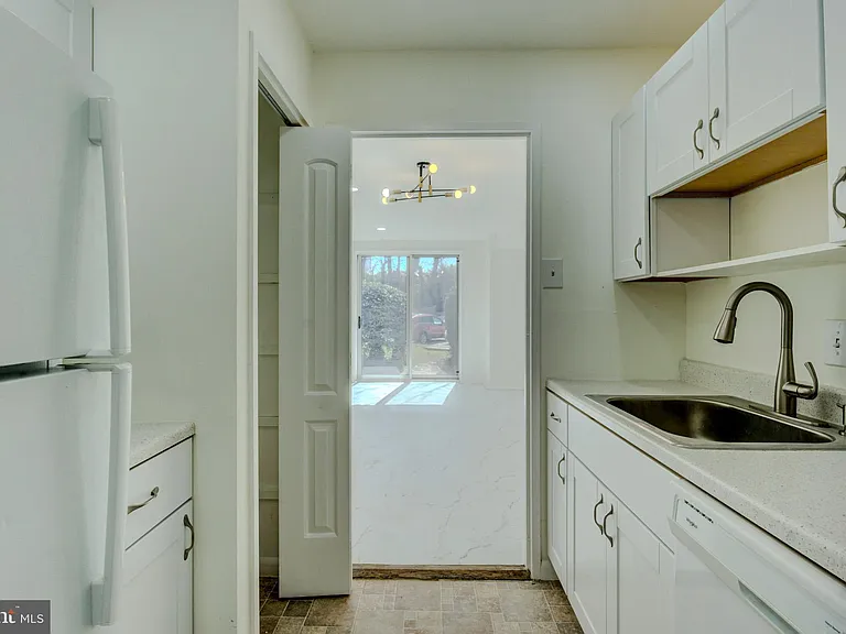1900 Lyttonsville Rd #110 — Photo 17