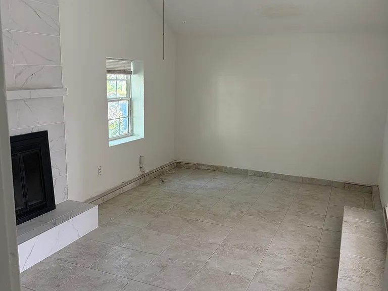341 Kaye St — Photo 18