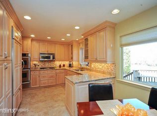 999 Marvell Ln, Highland Park, IL