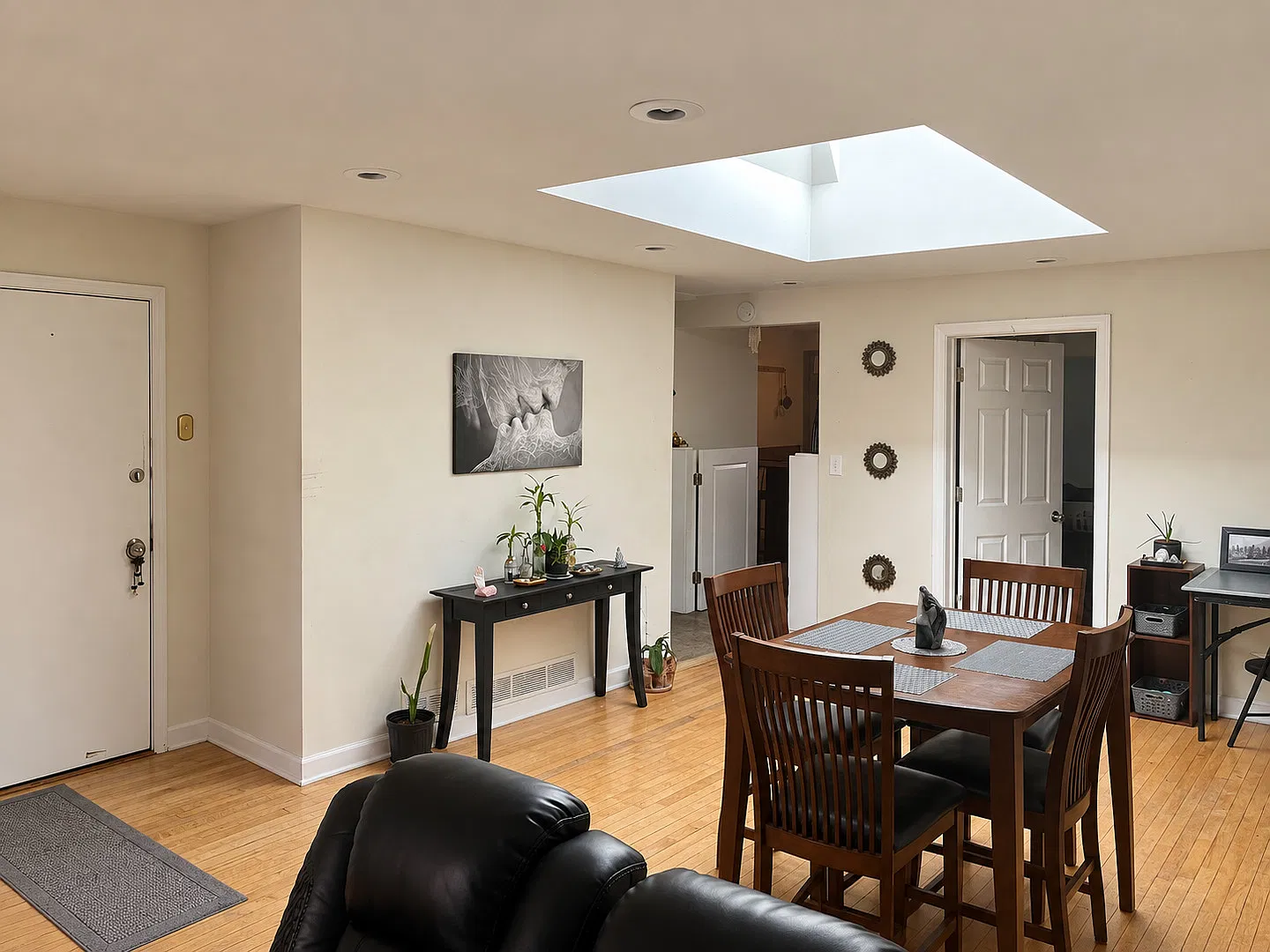 3323 N Pulaski Rd — Photo 2