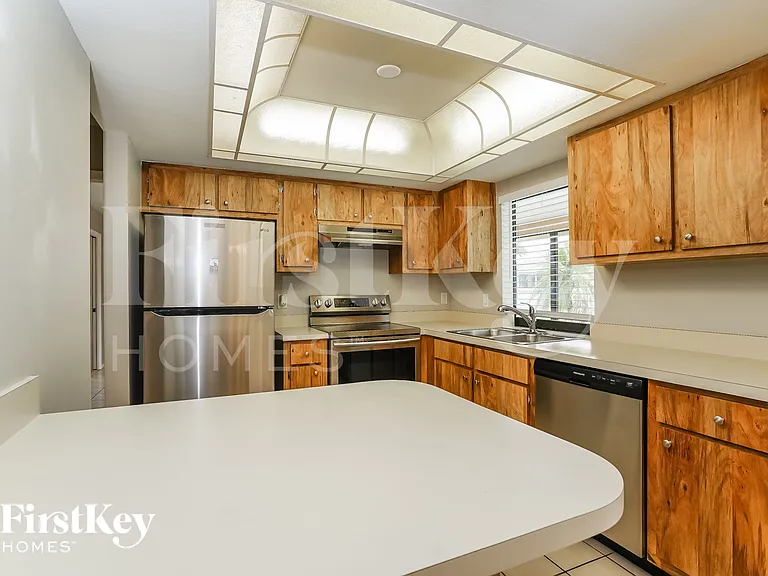3721 SW 6th Ave — Photo 5