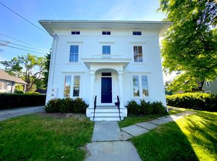 22 Main St, Newtown, CT 06470