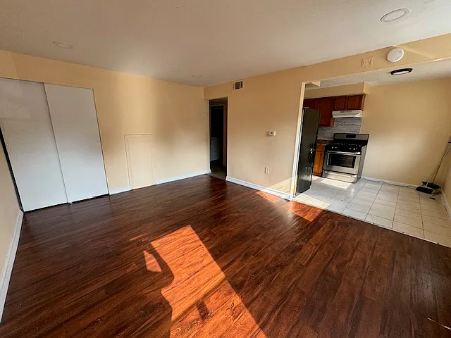 2 bed, 800 sqft, $1,400 — Photo 3
